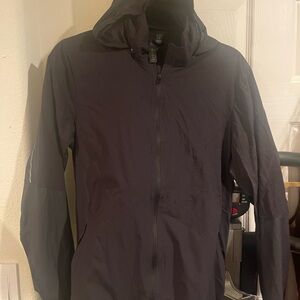 Lululemon Athletica Black Windbreaker for Ultimate Comfort
